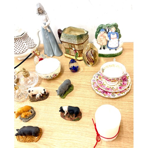 535 - Selection of miscellaneous to include Royal Doulton pigs, Adam teapot, paperweights, Royal Doulton T... 