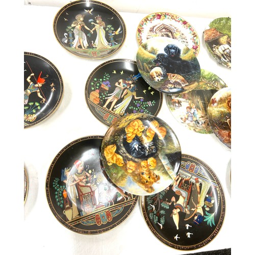 113 - Selection of vintage collectors plates to include Egyptian scenes, etc