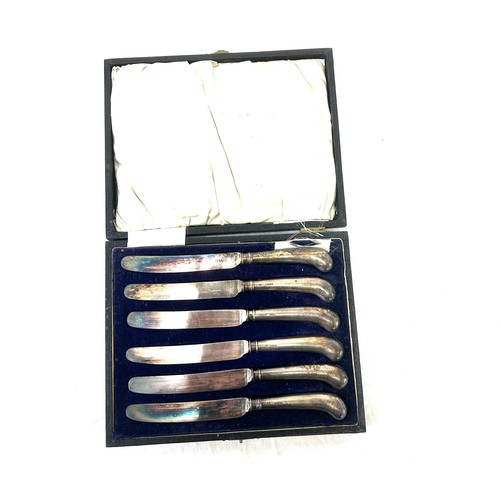 372 - Set of six cased silver handled knives and EPNS coffee spoons