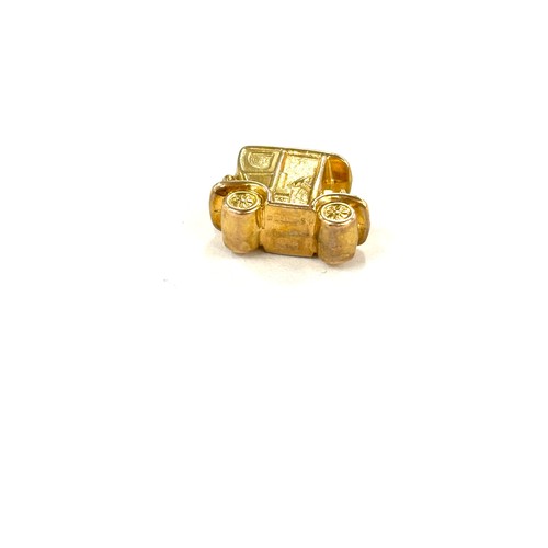 462 - 9ct gold vintage car charm , approximate weight 2.1g