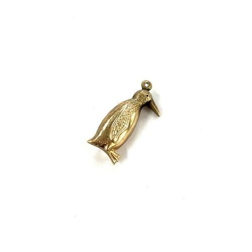 460 - 9ct gold penguin charm , approximate weight 1g