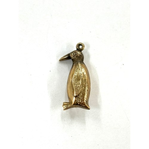 460 - 9ct gold penguin charm , approximate weight 1g