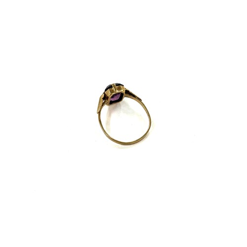 428 - Ladies 9ct stone set dress ring, approximate total weight 1.9g, ring size P