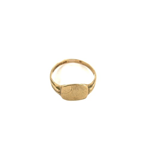 461 - Hallmarked 9ct gold gents signet ring, approximate weight 3.5g, ring size R/S