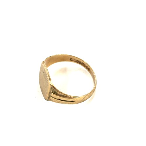 461 - Hallmarked 9ct gold gents signet ring, approximate weight 3.5g, ring size R/S