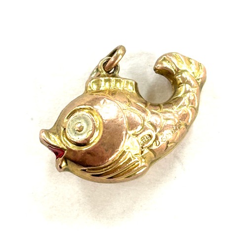 467 - 9ct gold fish charm , approximate weight 2g