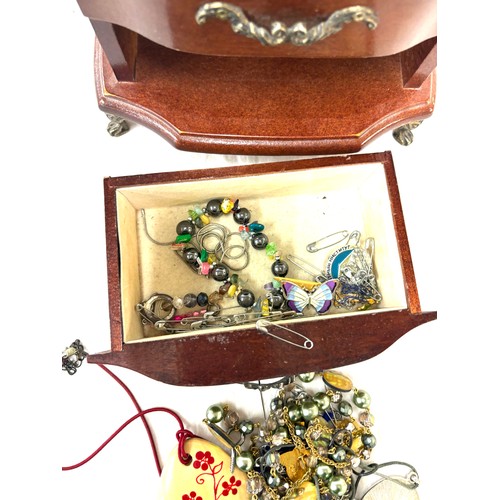 373 - Selection of ladies costume jewellery within jewellery