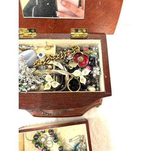 373 - Selection of ladies costume jewellery within jewellery