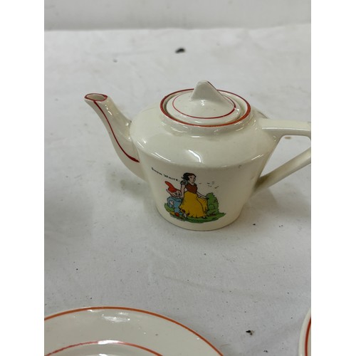 538 - Selection of vintage and later Disney items includes sleeping beauty miniature tea set etc