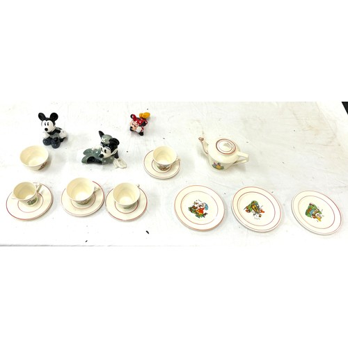 538 - Selection of vintage and later Disney items includes sleeping beauty miniature tea set etc