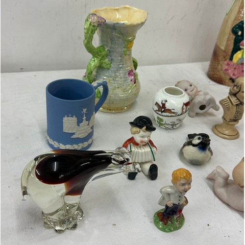 212 - Selection of miscellaneous to include porcelain, toby jugs, wade etc