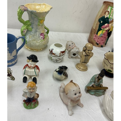 212 - Selection of miscellaneous to include porcelain, toby jugs, wade etc