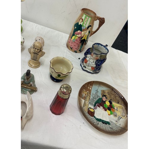 212 - Selection of miscellaneous to include porcelain, toby jugs, wade etc