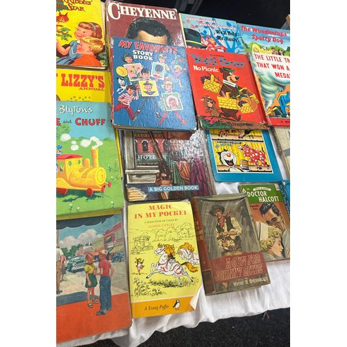 143 - Large selection of vintage childrens hardback annuals to include Bimbo etc