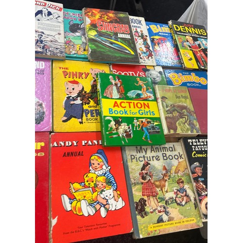 143 - Large selection of vintage childrens hardback annuals to include Bimbo etc