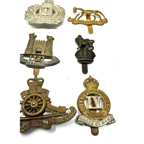 432 - 10 military cap badges