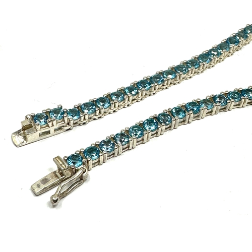 299 - Silver blue gemstone measures approx 47cm long