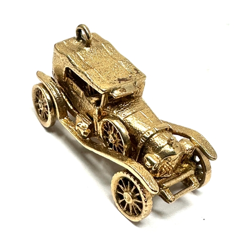 199 - heavy vintage 9ct gold opening car charm weight approx 8g