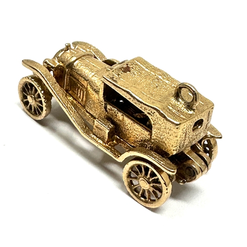 199 - heavy vintage 9ct gold opening car charm weight approx 8g