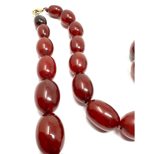 86 - Fine antique cherry amber bakelite bead necklace good internal streaking largest bead measures appro... 