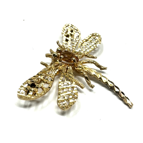 70 - 9ct gold & citrine gemstone set dragonfly brooch measures approx 3.7cm wide 3cm drop weight 4.1g