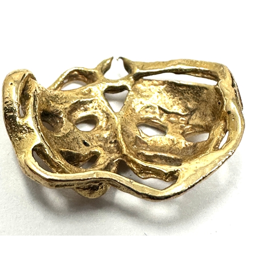 77 - 9ct gold mask charm weight 1.4g