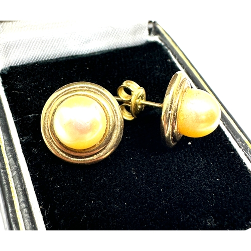 79 - 18ct gold pearl earrings weight 3.5g