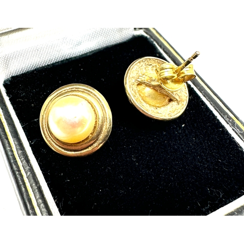 79 - 18ct gold pearl earrings weight 3.5g