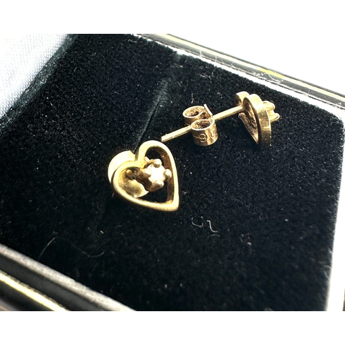 82 - 9ct gold heart earrings .8g