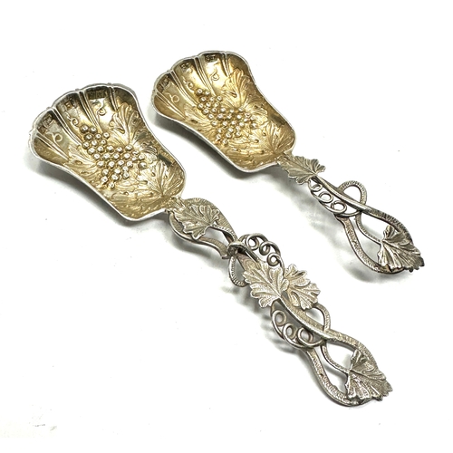 34 - 2 Fine quality vintage grape vine detail silver caddy spoons largest measures approx 12cm  long Birm... 