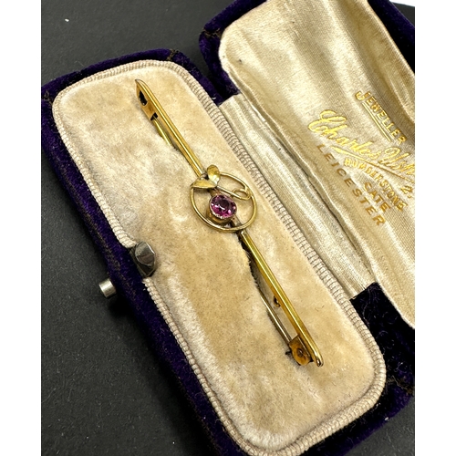 107 - Antique boxed 9ct gold & amethyst brooch  the brooch measures approx 5cm