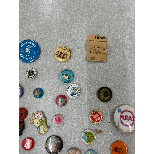 31 - Large selection of assorted vintage and later badges