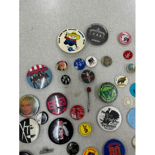 31 - Large selection of assorted vintage and later badges