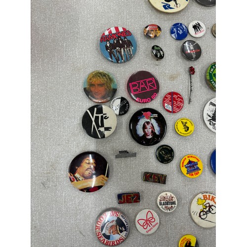 31 - Large selection of assorted vintage and later badges