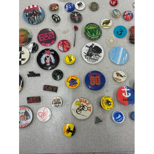 31 - Large selection of assorted vintage and later badges