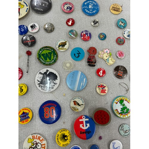 31 - Large selection of assorted vintage and later badges