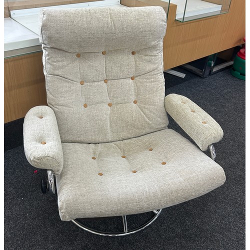 318 - 1970s chrome swivel chair