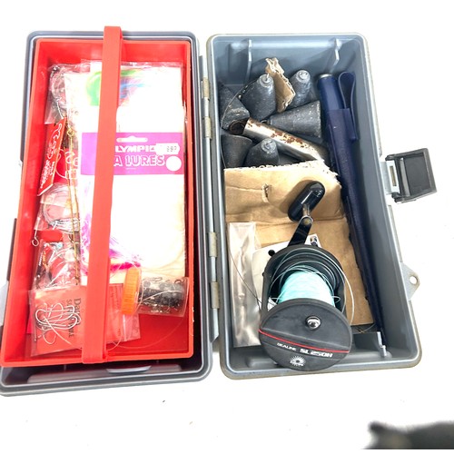 88 - Selection of assorted fishing items includes floats, Daiwa sl 250H reel etc