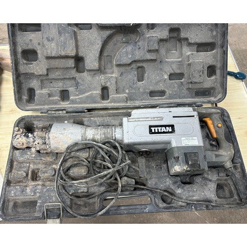 339 - Titan breaker model no TTB208DBN in working order