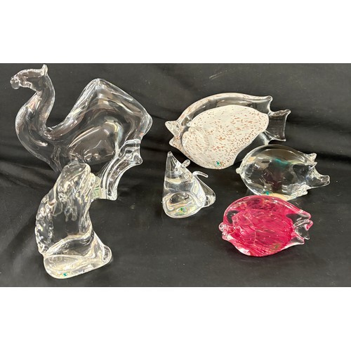 593 - 6 Sardinian glass animal ornaments to include a camel, fishes, frog, mouse and pig