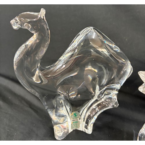 593 - 6 Sardinian glass animal ornaments to include a camel, fishes, frog, mouse and pig