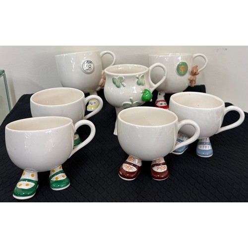 30 - Selection of Carltonware walking cups and mugs, 7 pieces in total