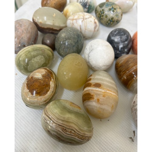 33 - Large selection of assorted onyx eggs