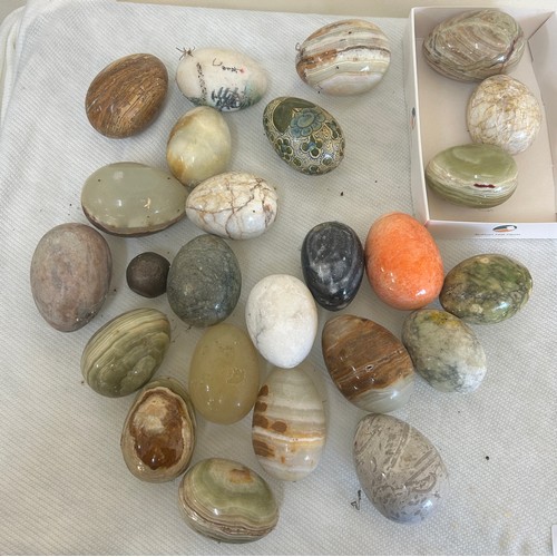 33 - Large selection of assorted onyx eggs