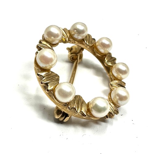 132 - 9ct gold pearl brooch measures approx 2.2cm dia weight 4.3g