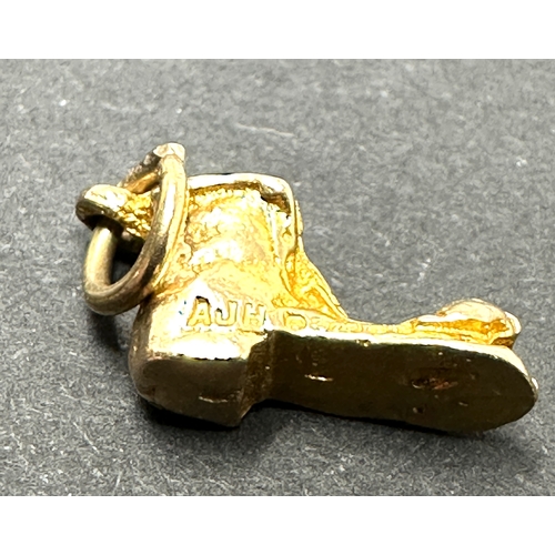 153 - Vintage 9ct gold boot charm weight 1.1g