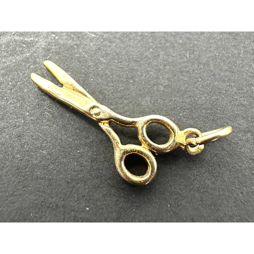 157 - Vintage 9ct gold scissors  charm weight .8 g