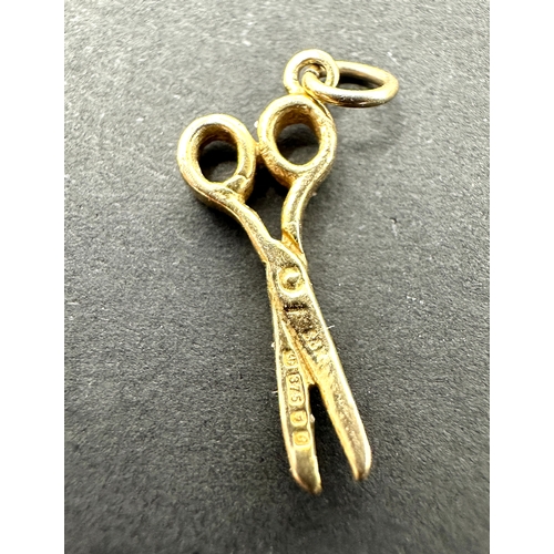 157 - Vintage 9ct gold scissors  charm weight .8 g