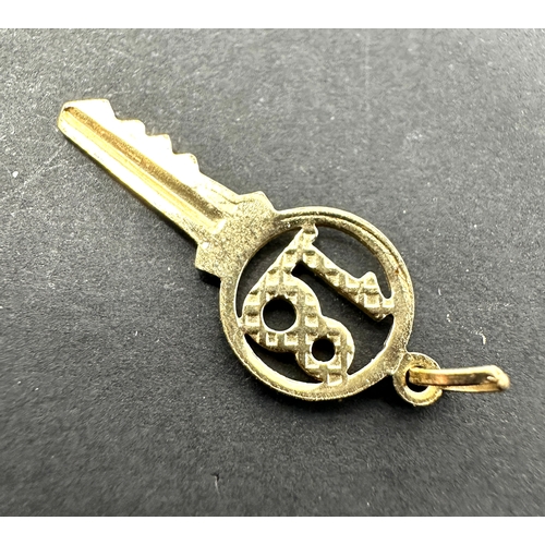 160 - Vintage 9ct gold key 18 charm weight .6 g