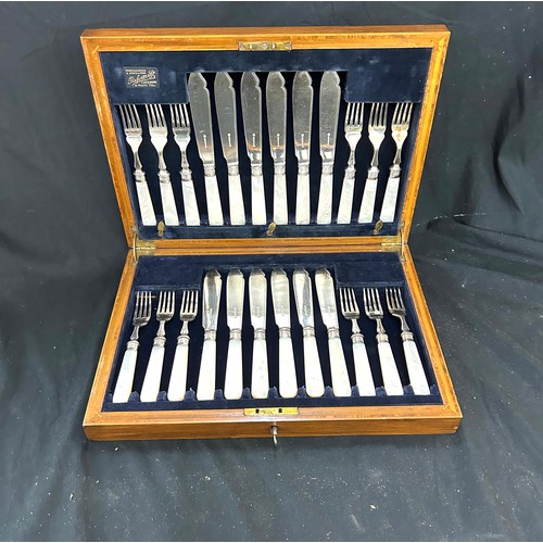 117 - Canteen of Rufender mother of pearl handled cutlery